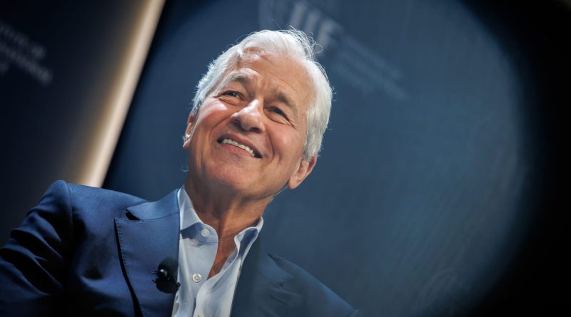 JPMorgan Chase reaches deal to become Apple Card issuer as Goldman closes chapter on