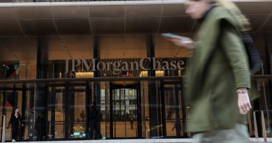 JPMorgan is lower after better-than-expected results. Is it a buying opportunity?