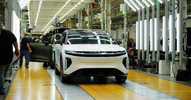 Lucid widely misses earnings expectations, forecasts slowing EV growth in 2026
