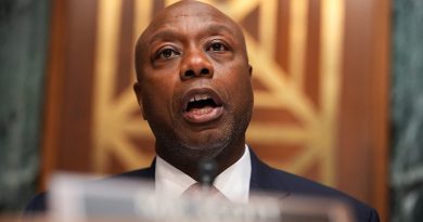 Jerome Powell making a ‘significant mistake’ by staying on at the Fed, Sen. Tim Scott says